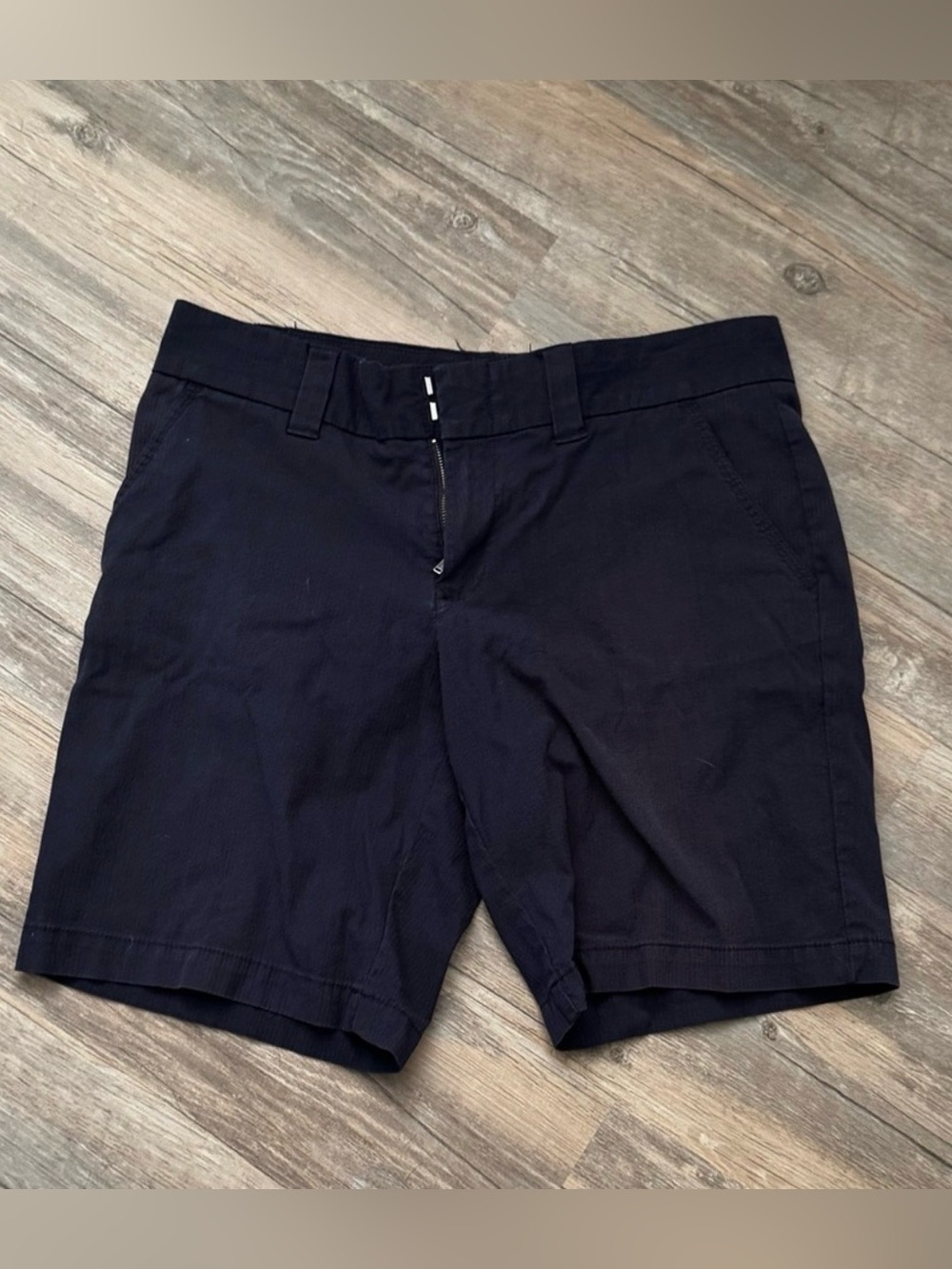 Tommy Hilfiger women's flat-front chino walking shorts